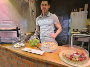 Repostería artesanal, catering y comida peruana puesto 76 UMAMY BAKERY Mercado Santa María de la Cabeza