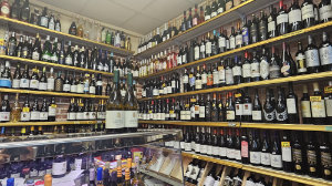Tienda de Alimentación en Puestos 4-5-6 | Vinos, Legumbres y Conservas