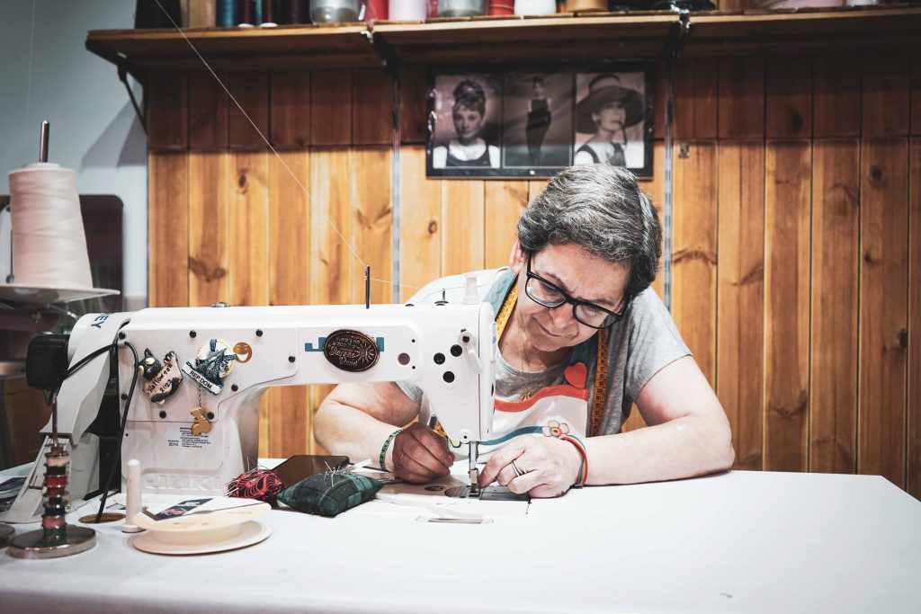 Encarna trabajando en A Tola de mi Gitana